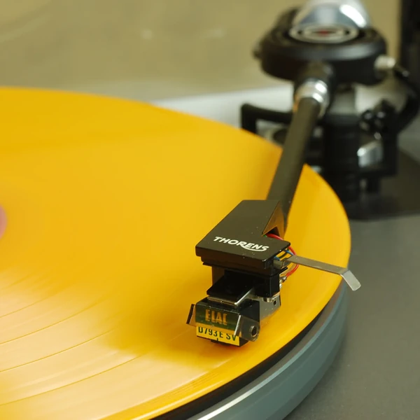 Gramofon Thorens